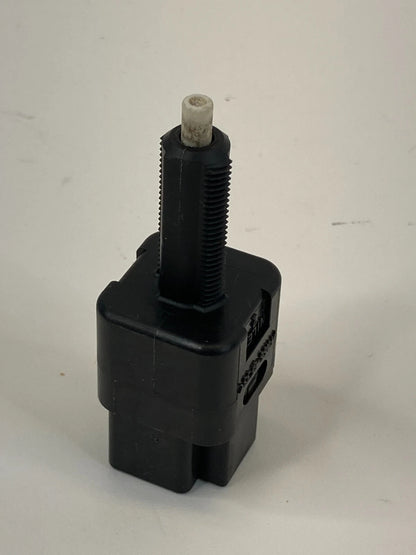 2003 2004 NISSAN PATHFINDER BRAKE PEDAL STOP LIGHT LAMP SENSOR SWITCH OEM