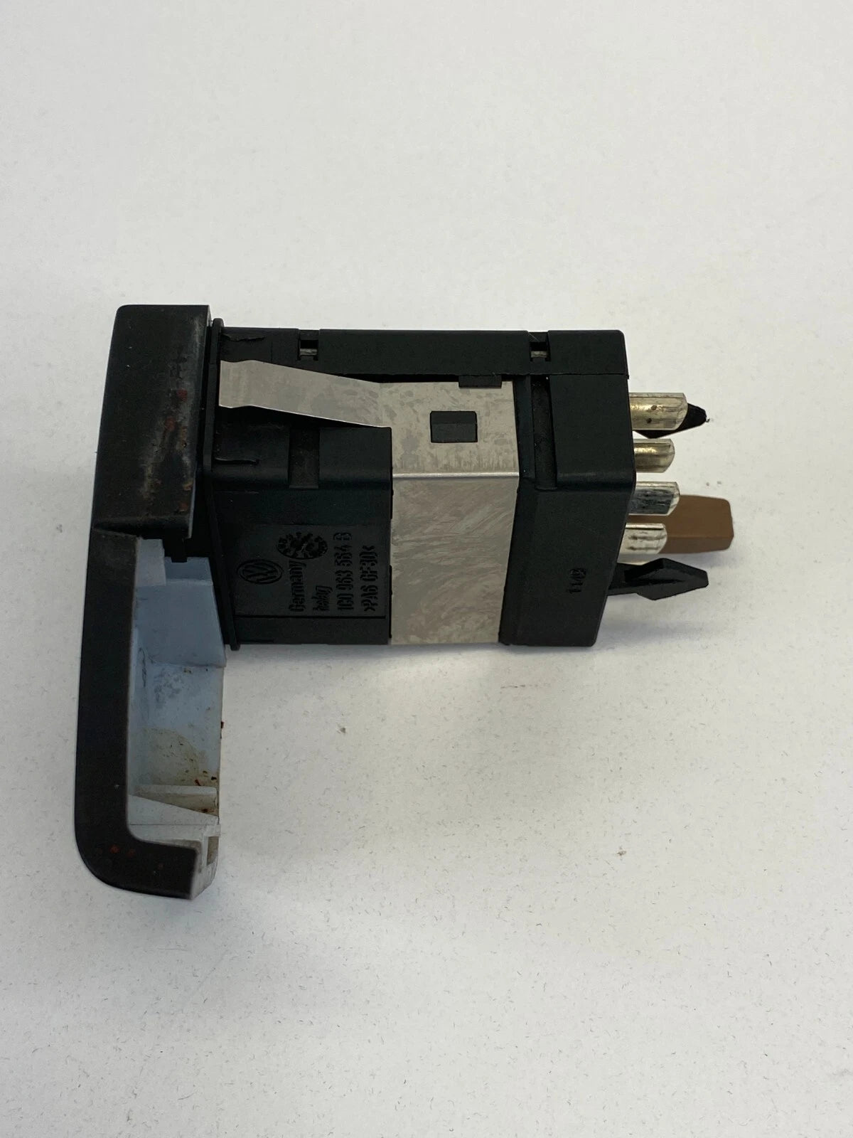 98-10 VOLKSWAGEN NEW BEETLE FRONT RIGHT HEATER SEAT CONTROL SWITCH 1C0963564B