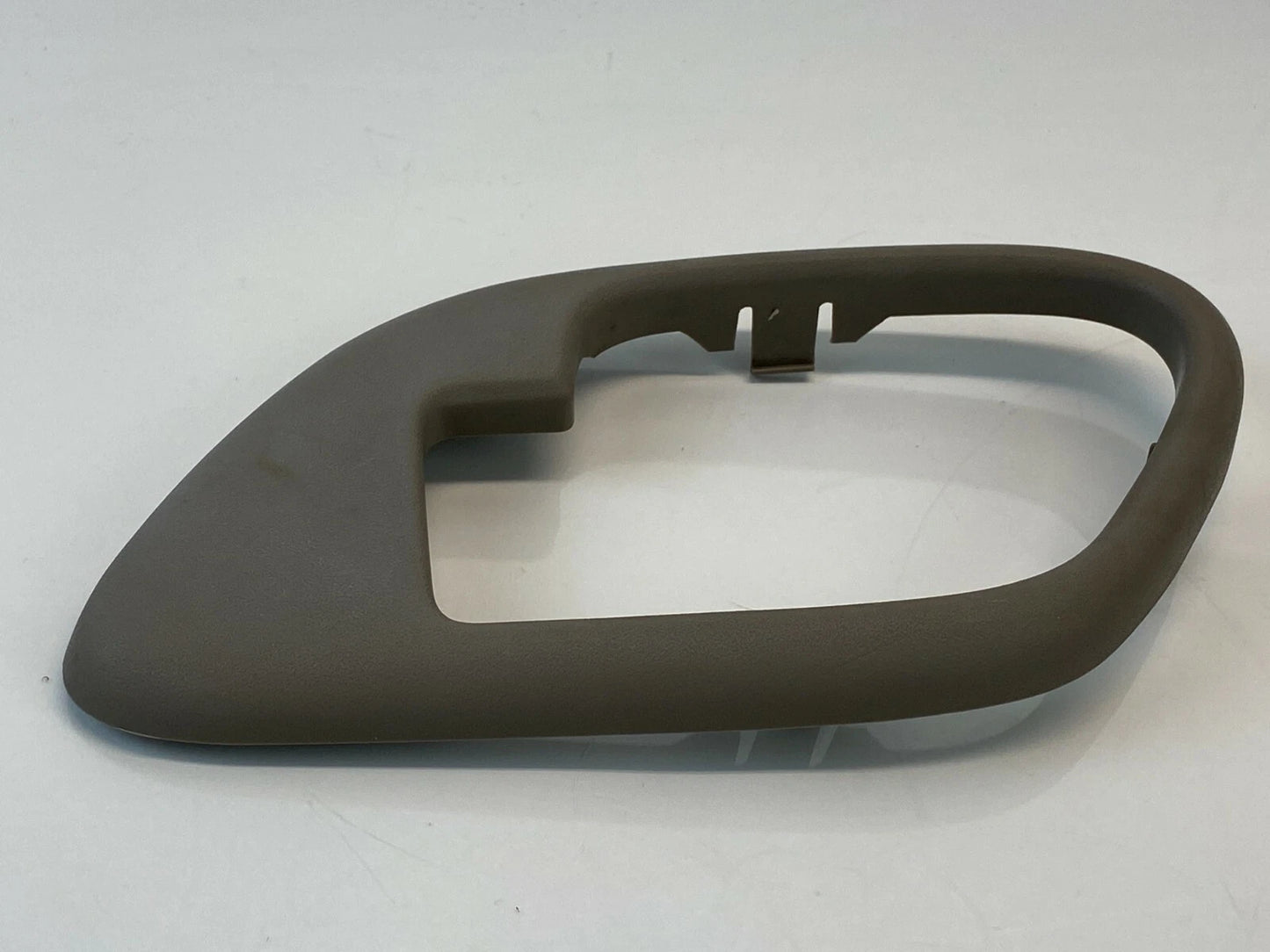 1995-1999 CHEVROLET SUBURBAN C1500 C2500 REAR RIGHT SIDE INNER DOOR HANDLE BEZEL