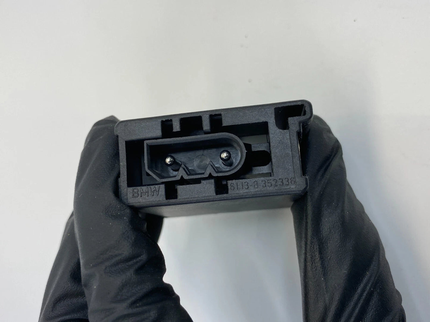 02-05 BMW 745I 745LI GLOVE BOX FLASHLIGHT CHARGER PORT SOCKET 61138352336 OEM