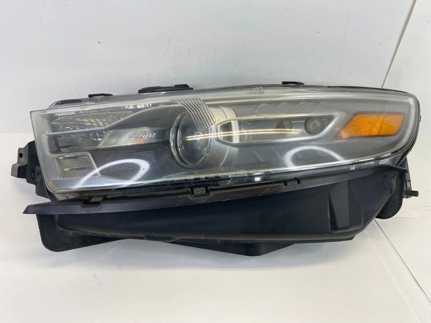 2013-2019 FORD TAURUS LEFT DRIVER HEADLIGHT HEADLAMP HALOGEN DG13-13006-DF OEM