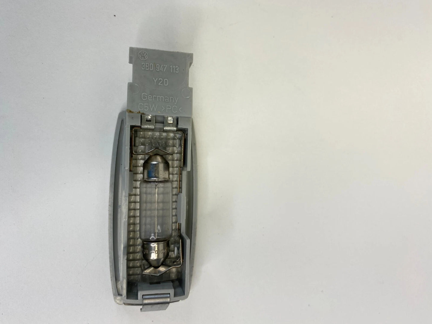 1998-2005 VOLKSWAGEN PASSAT RIGHT SUNVISOR LAMP SUN VISOR VANITY LIGHT 3B0947113