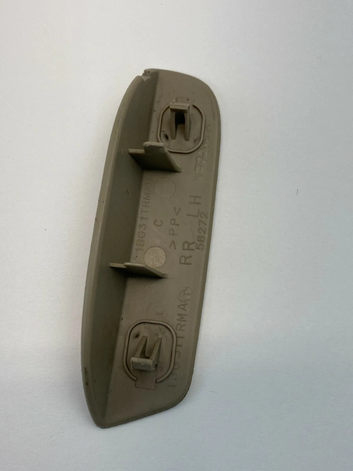 2007-2009 DODGE CALIBER REAR LEFT DRIVER DOOR PLUG PANEL SCREW BOLT COVER TRIM