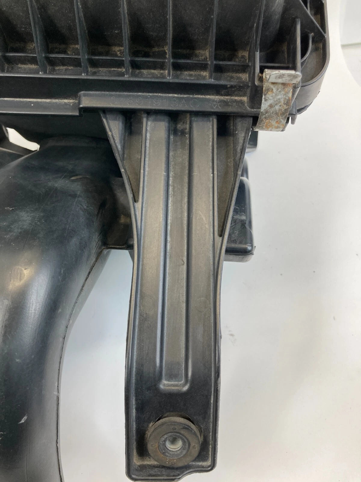 2009 2010 DODGE JOURNEY 3.5L AIR INTAKE FILTER HOUSING BOX HOSE 04891913AC OEM