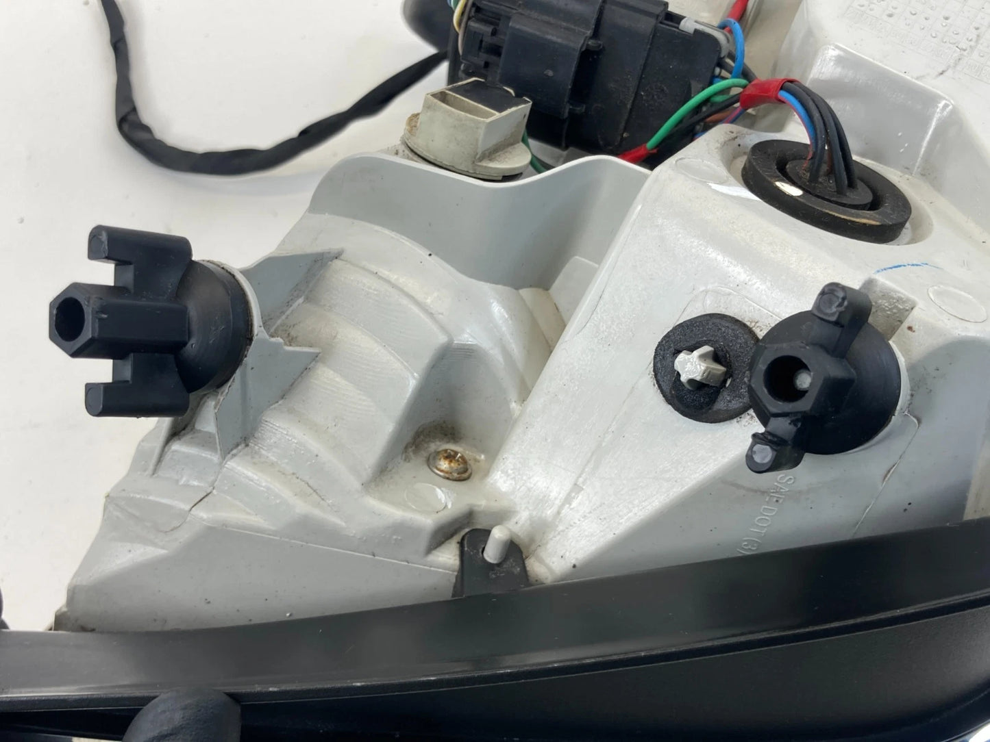 2010-2013 BUICK LACROSSE REAR RIGHT PASSENGER SIDE TAIL LIGHT TAILLIGHT OEM