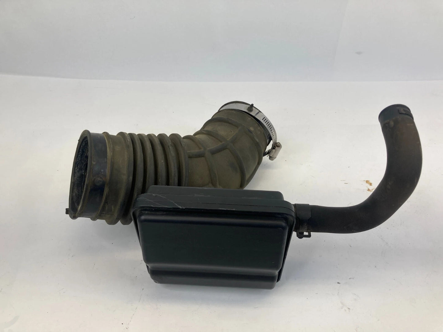 2013-2018 NISSAN ALTIMA SEDAN AIR INTAKE CLEANER RESONATOR DUCT HOSE TUBE OEM