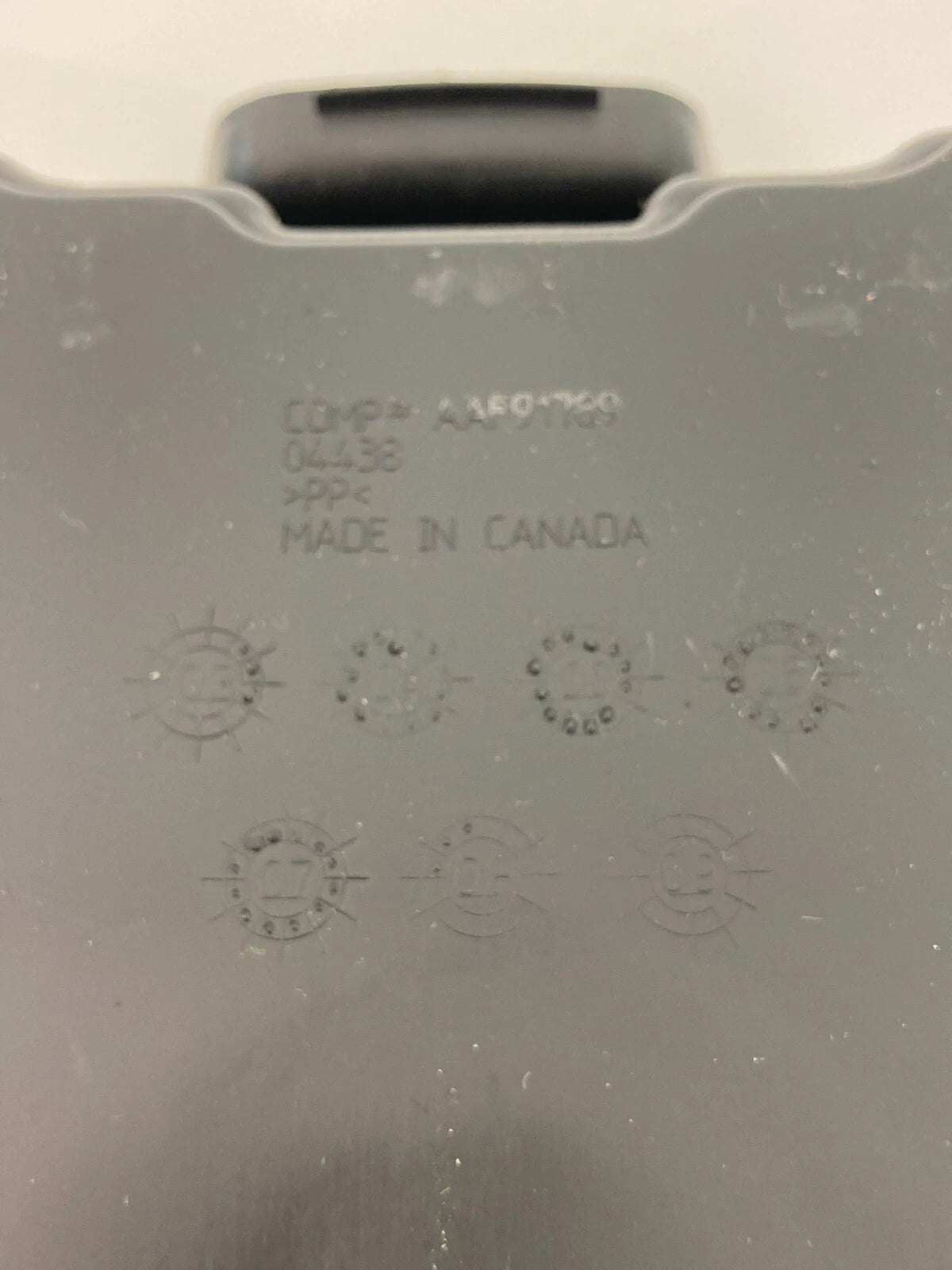 2005 06 07 08 2009 CHEVROLET EQUINOX CENTER CONSOLE STORAGE COMPARTMENT TRAY OEM