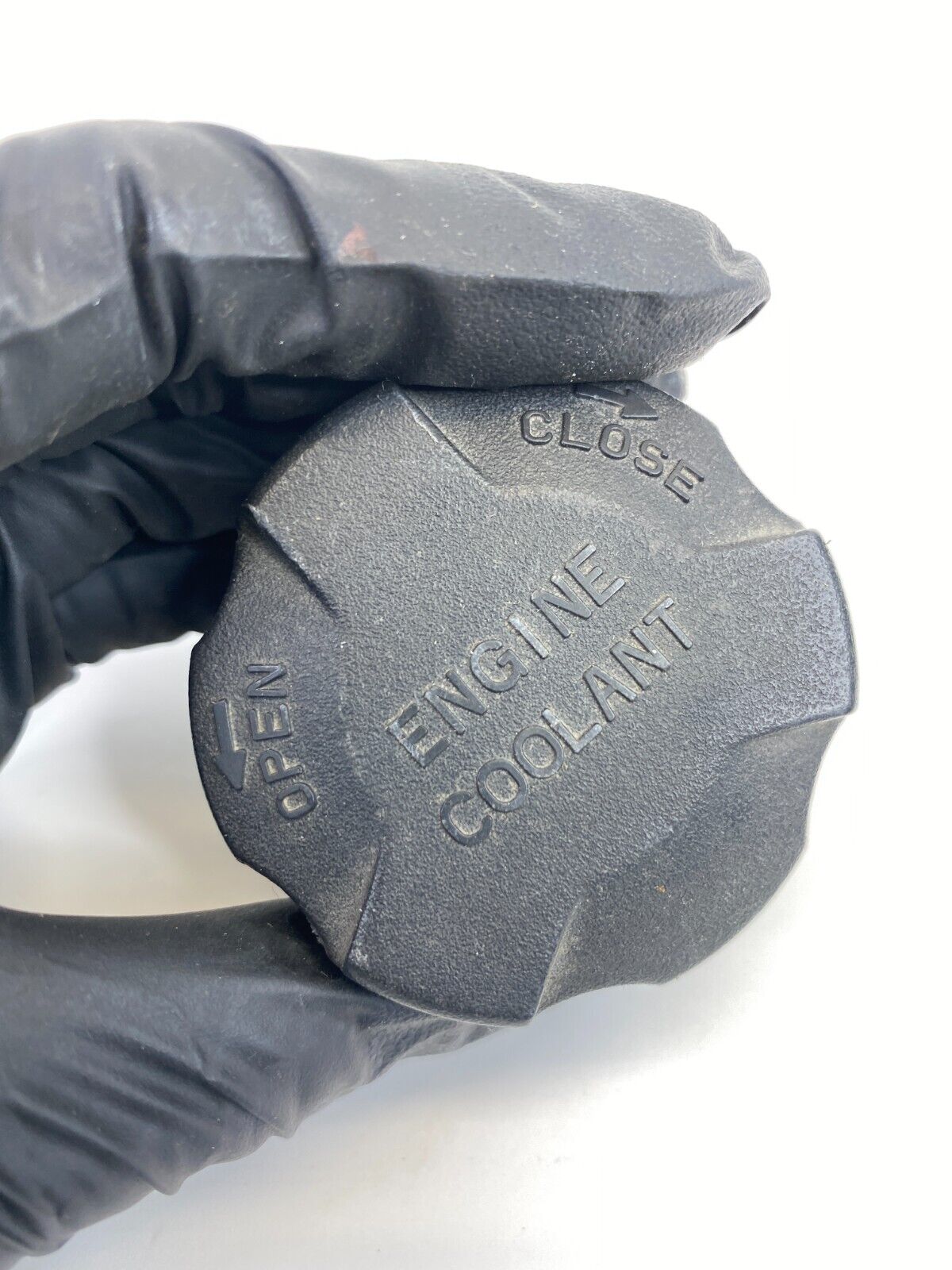 2009 2010 2011 Kia Borrego Engine Coolant Tank Reservoir Cover Cap OEM