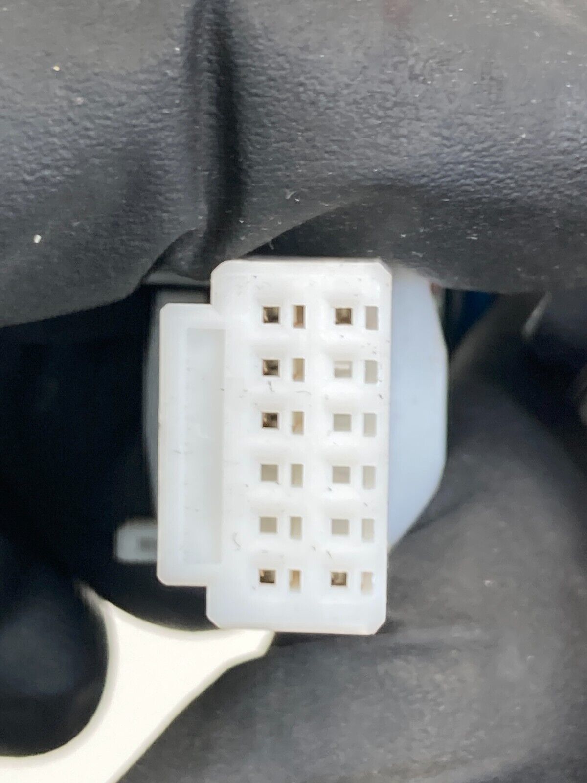 2011-2015 Hyundai Sonata A/T Power Outlet Socket Port Trim 12V/120W 84620-3S000