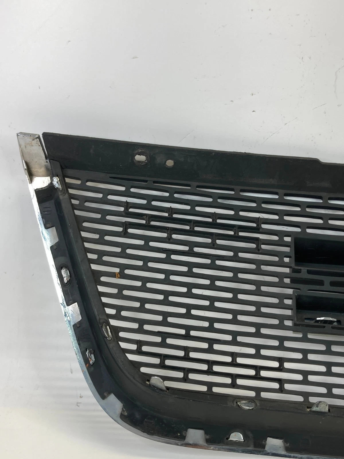 2007-2012 GMC ACADIA FRONT BUMPER UPPER CHROME GRILL GRILLE TRIM 15209577 OEM