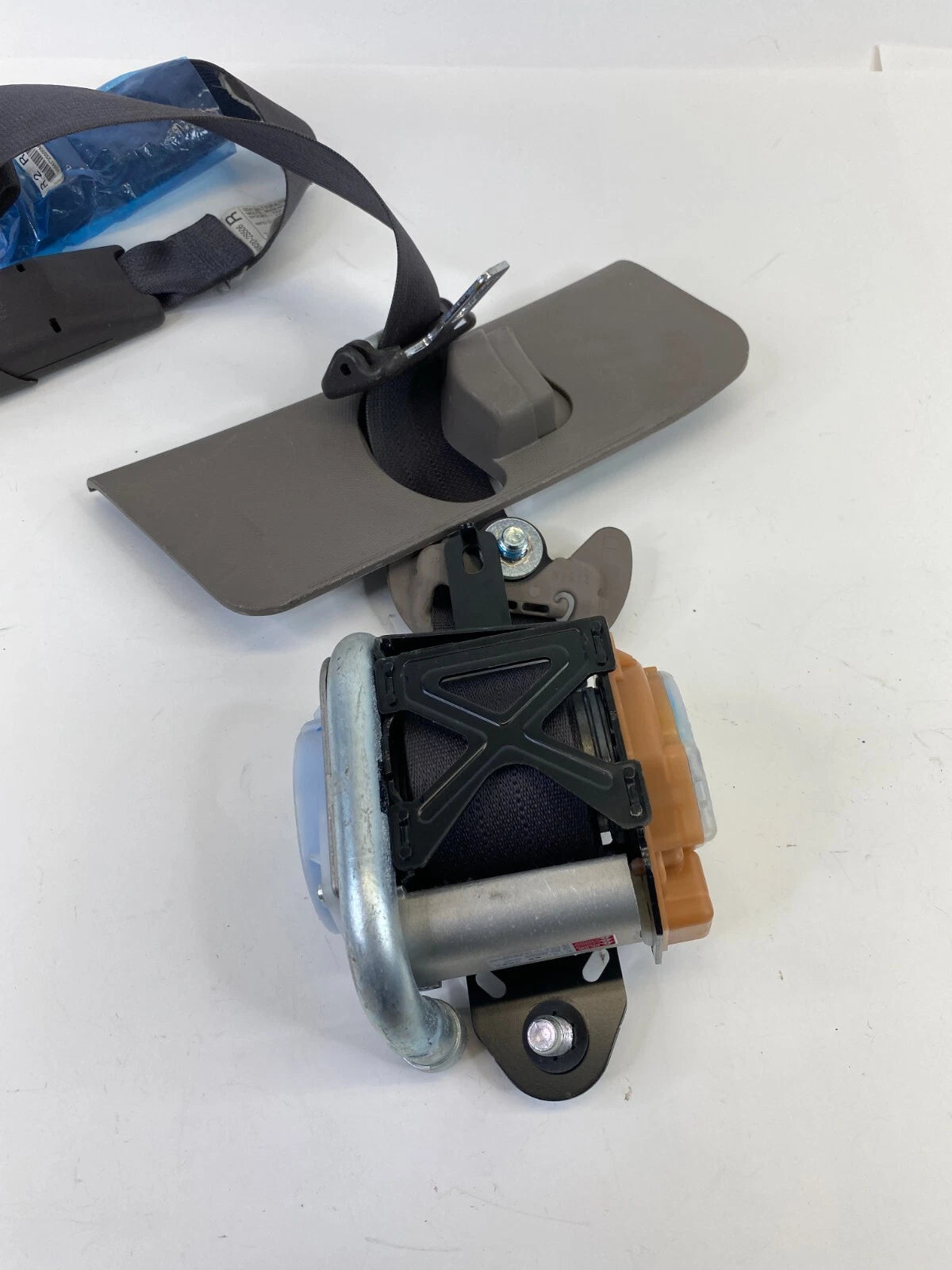 2010-2015 HYUNDAI TUCSON FRONT RIGHT SEAT BELT PASSENGER RETRACTOR 2S506MBS OEM