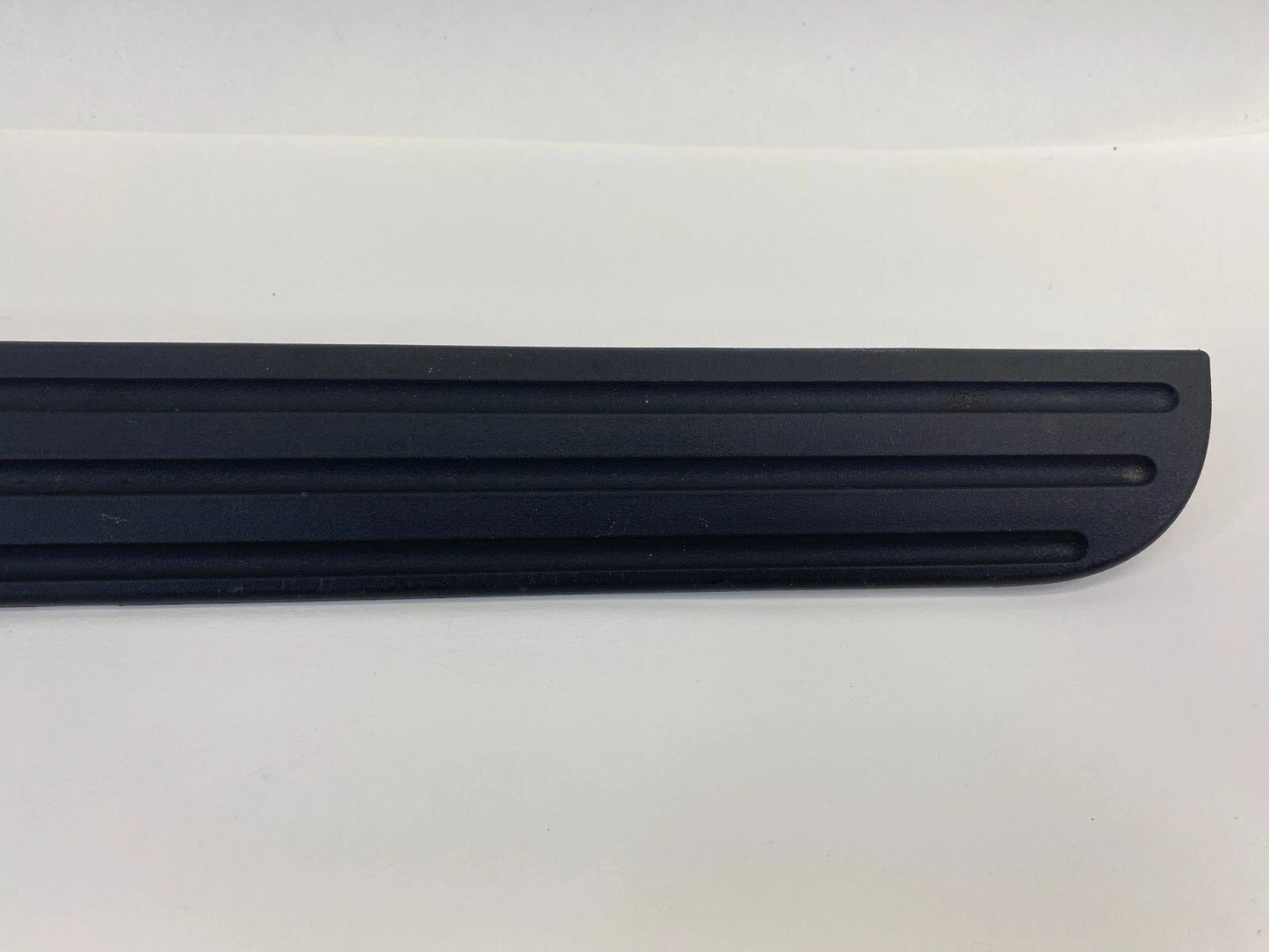 06-12 TOYOTA RAV4 FRONT RIGHT SIDE DOOR SCUFF PLATE TRIM PANEL BEZEL 67911-42030
