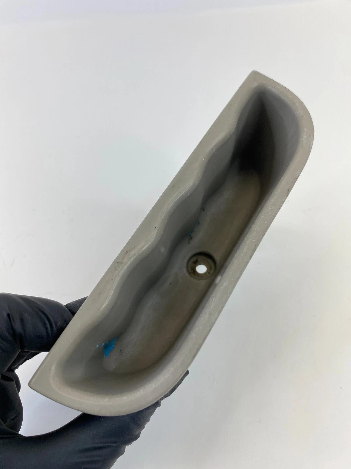 2003 2004 2005 SUZUKI XL-7 REAR RIGHT SIDE DOOR PULL HANDLE POCKET BEZEL OEM