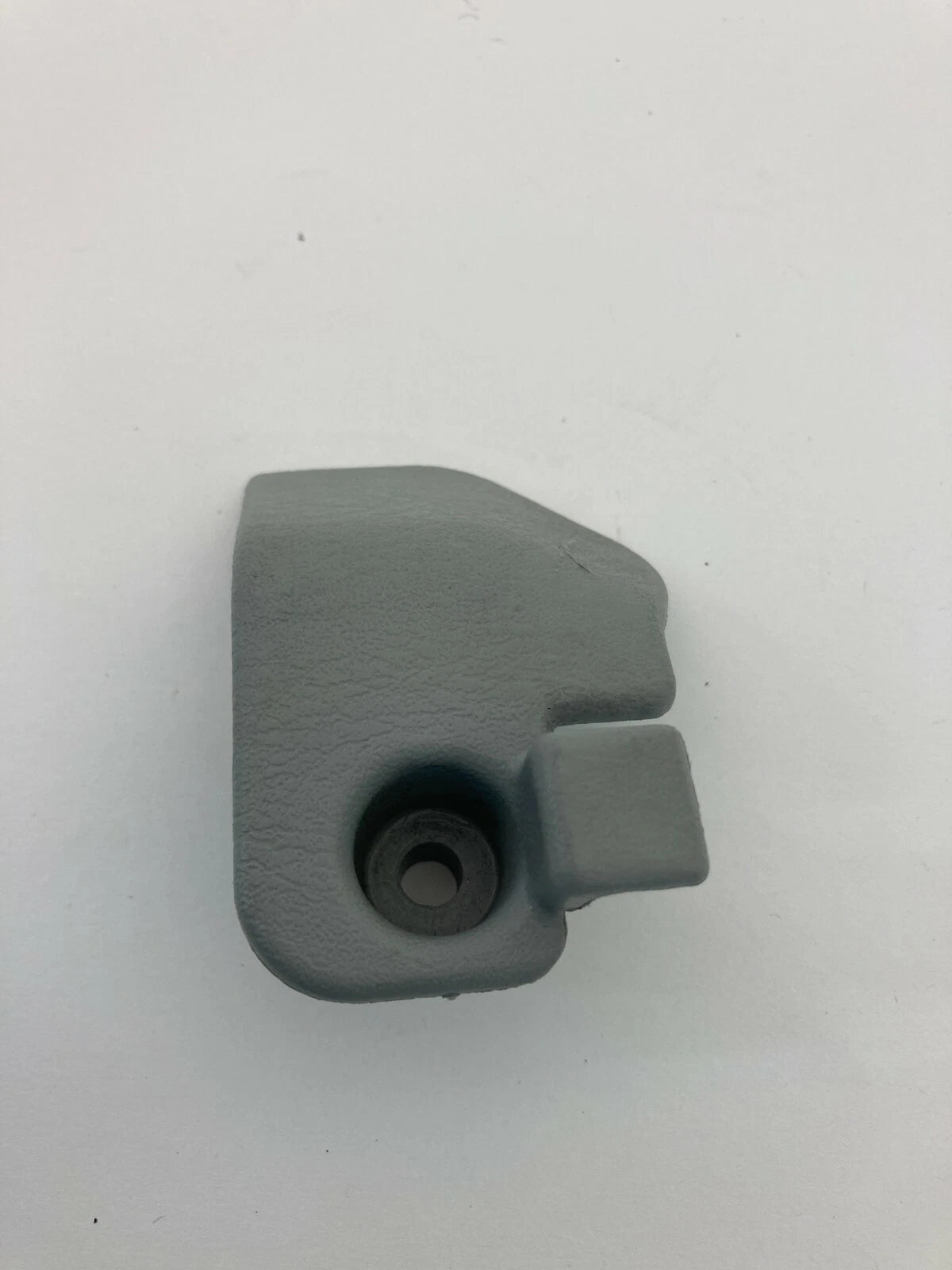 2004 04 SUZUKI VITARA TRUNK RIGHT PASSENGER HOOK HANGER CLIP TRIM OEM