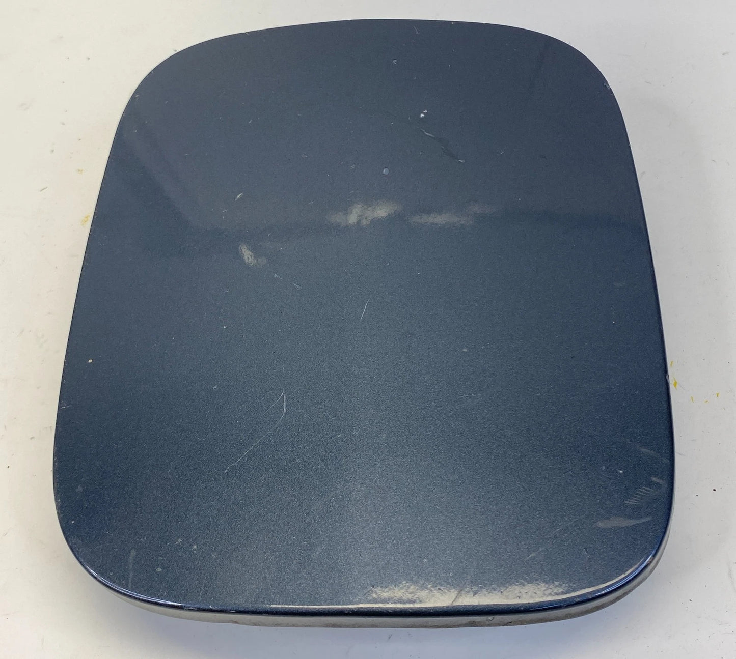 2003-2007 HONDA ACCORD SEDAN EXTERIOR QUARTER PANEL MOUNTED FUEL FILLER LID DOOR