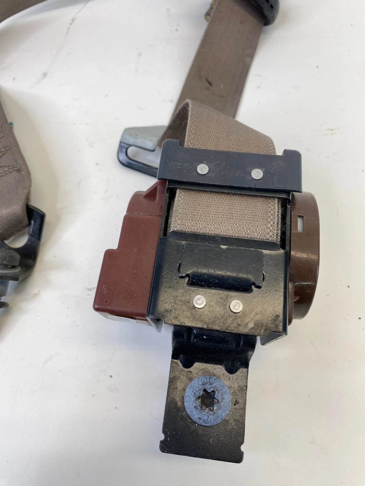 2002-2005 FORD EXPLORER FRONT LEFT DRIVER SIDE SEAT BELT RETRACTOR ASSY OEM