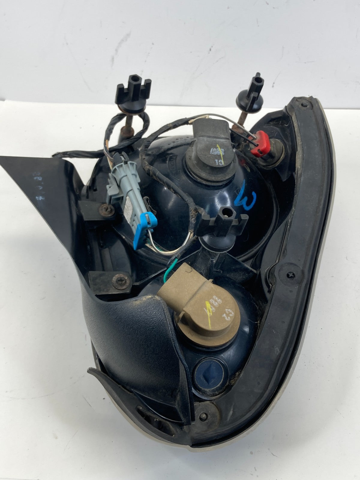 2000-2005 Chevrolet Monte Carlo Right Passenger Tail Light Taillight OEM