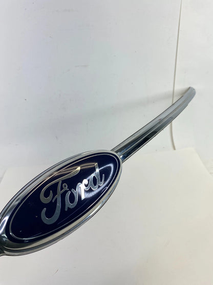 2013-2019 FORD TAURUS REAR TRUNK MOLDING W/ EMBLEM W/O CAMERA DG13-54425A22-A