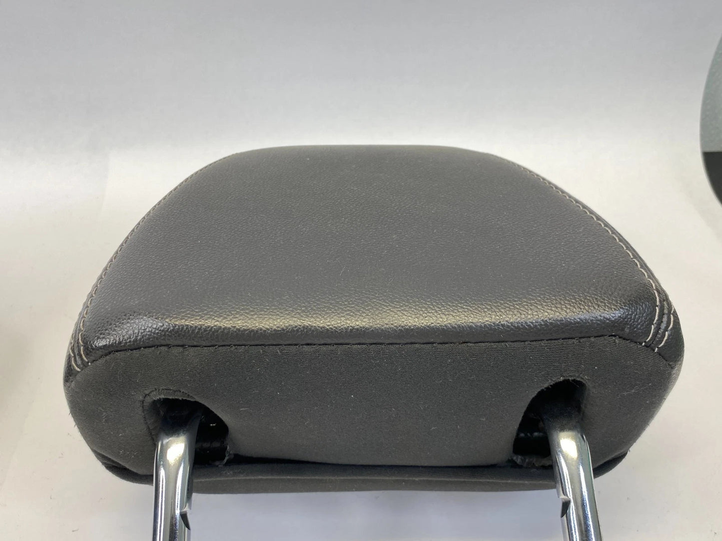 2012-2018 FORD FOCUS FRONT HEADREST BLACK LEATHER DRIVER AND PASSENGER SIDE OEM