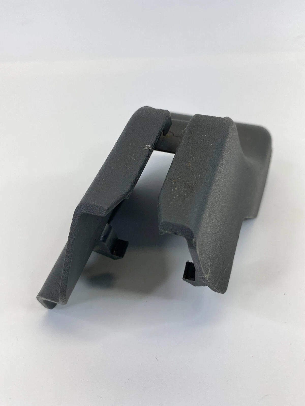 2005-2015 NISSAN XTERRA FRONT RIGHT SEAT TRACK END COVER TRIM CAP 87558-EA000