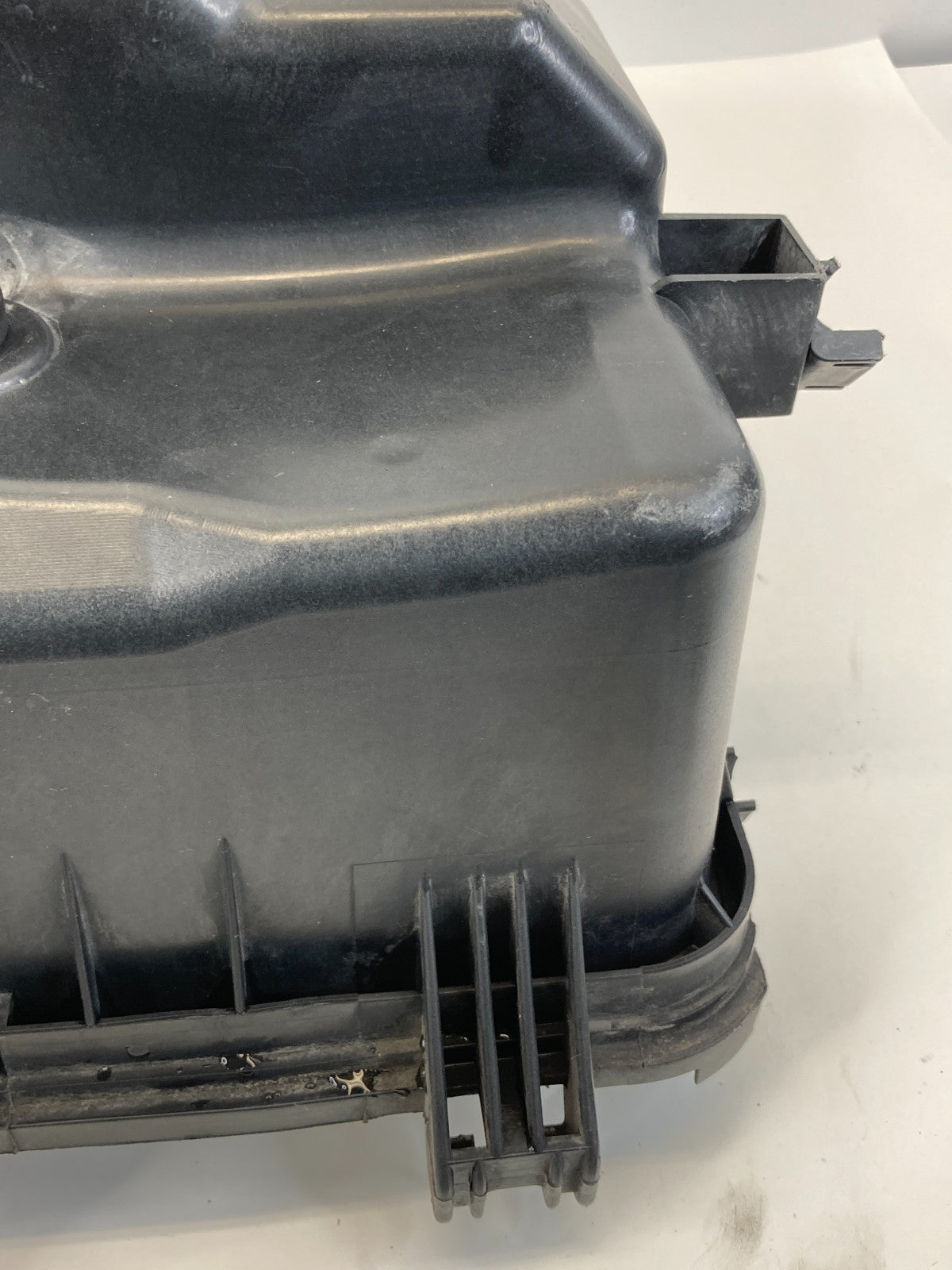 2008-2010 Toyota Highlander 3.5L V6 Air Intake Cleaner Filter Box Lower Cover