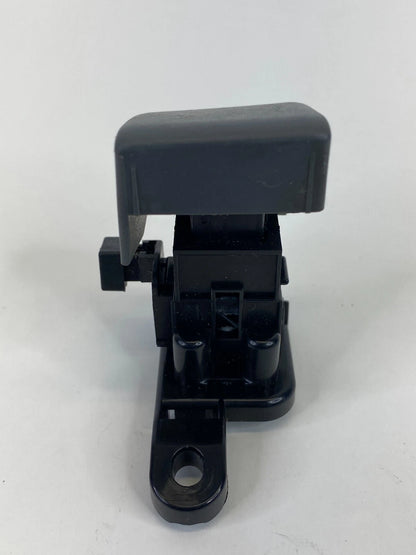 2010-2015 TOYOTA PRIUS GLOVE BOX COMPARTMENT LATCH LOCK RELEASE BUTTON OEM