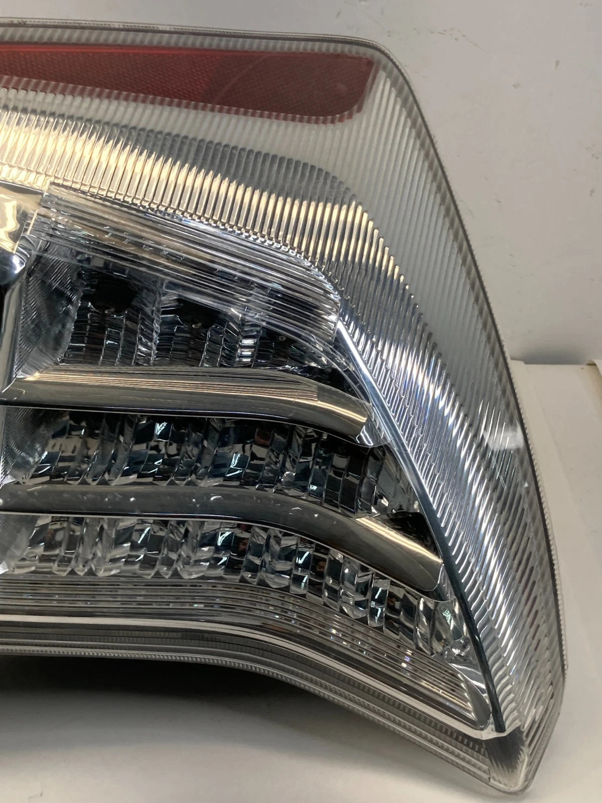 2010 2011 10 11 TOYOTA PRIUS REAR LEFT DRIVER TAIL LIGHT TAILLIGHT ASSEMBLY OEM