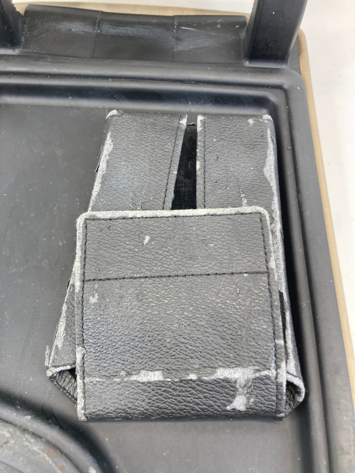 2007 2008 BMW 328xi Center Console Armrest Arm Rest Lid Cover