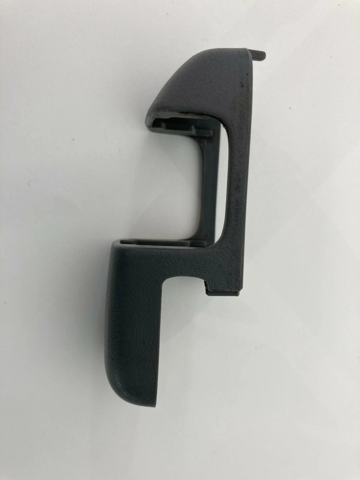 2003 2004 2005 2006 KIA SORENTO SEAT BELT UPPER SLIDE HANDLE BOLT TRIM COVER OEM
