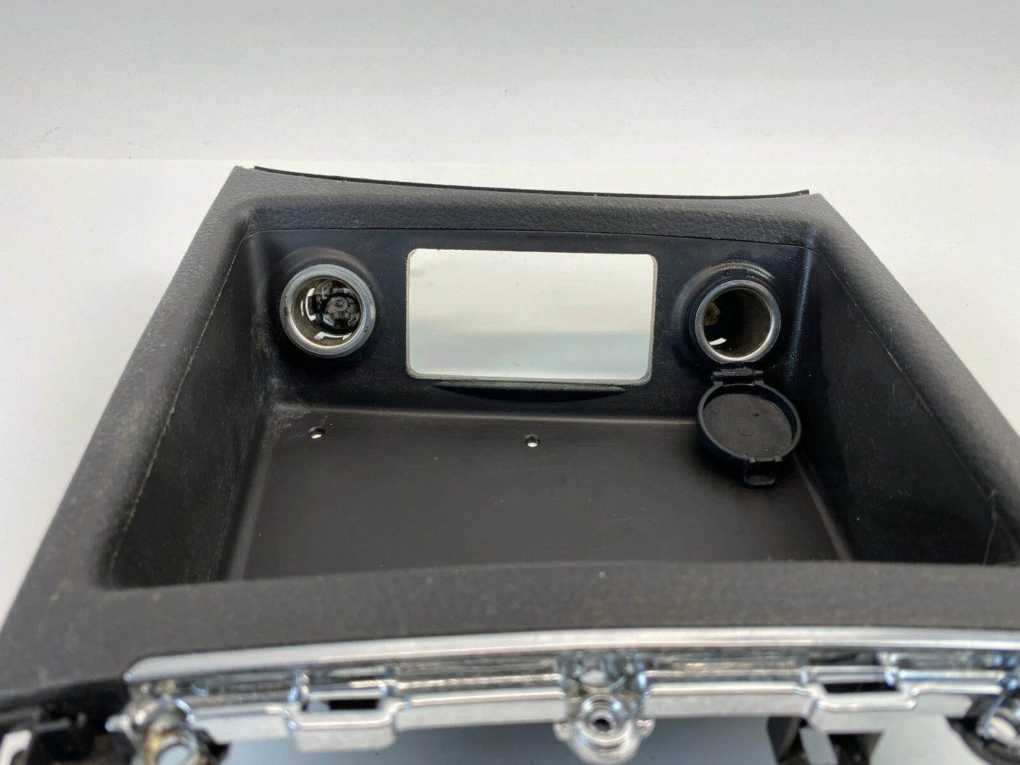 2010-2012 HYUNDAI SANTA FE CONSOLE POWER OUTLET COVER TRIM BEZEL 84691-2B002 OEM
