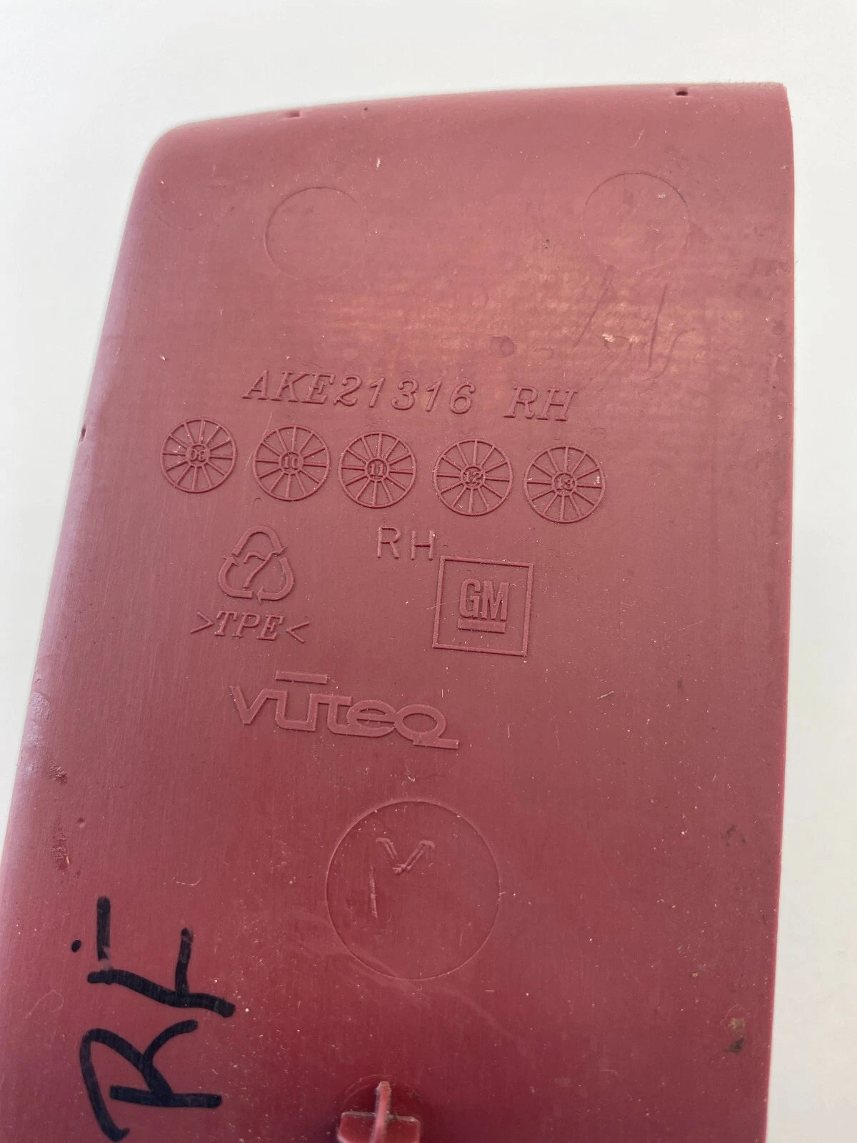 2010-2017 CHEVROLET EQUINOX RIGHT PASSENGER DOOR MAT INSERT RUBBER AKE21316 OEM