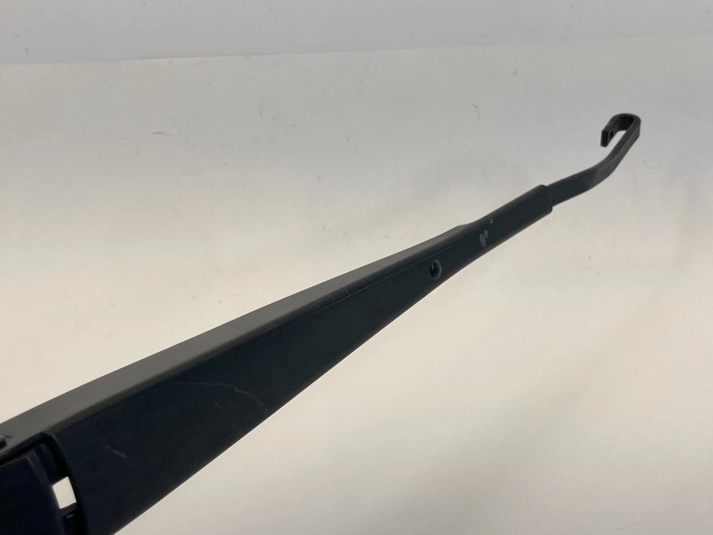 2014-2019 KIA SOUL FRONT LEFT DRIVER SIDE WINDSHIELD WIPER ARM OEM