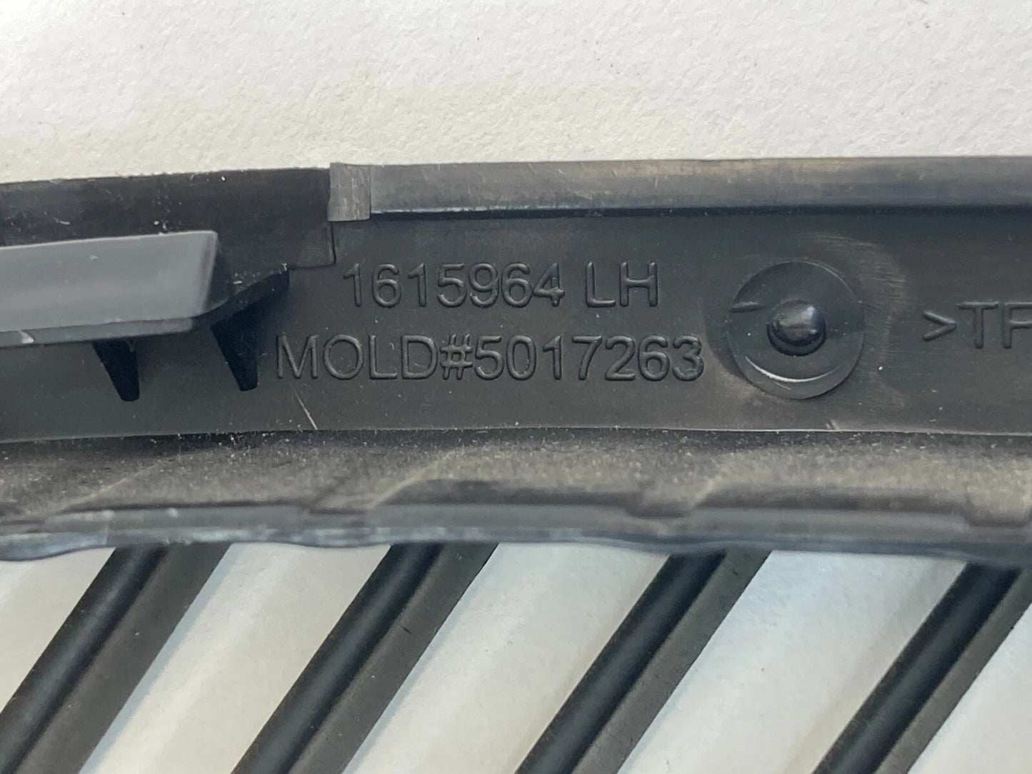 2009-2017 CHEVROLET TRAVERSE LEFT LOWER CENTER CONSOLE AIR VENT DUCT GRILL