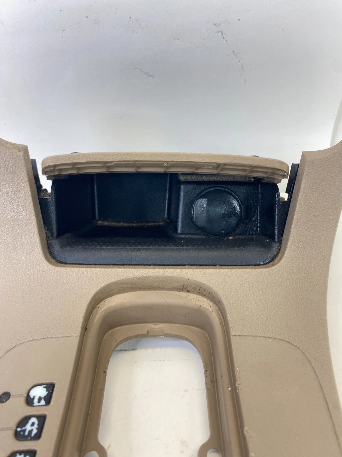 08-12 CHEVY MALIBU AUTO TRANS CENTER CONSOLE SHIFTER BEZEL W/ ASHTRAY 20997063