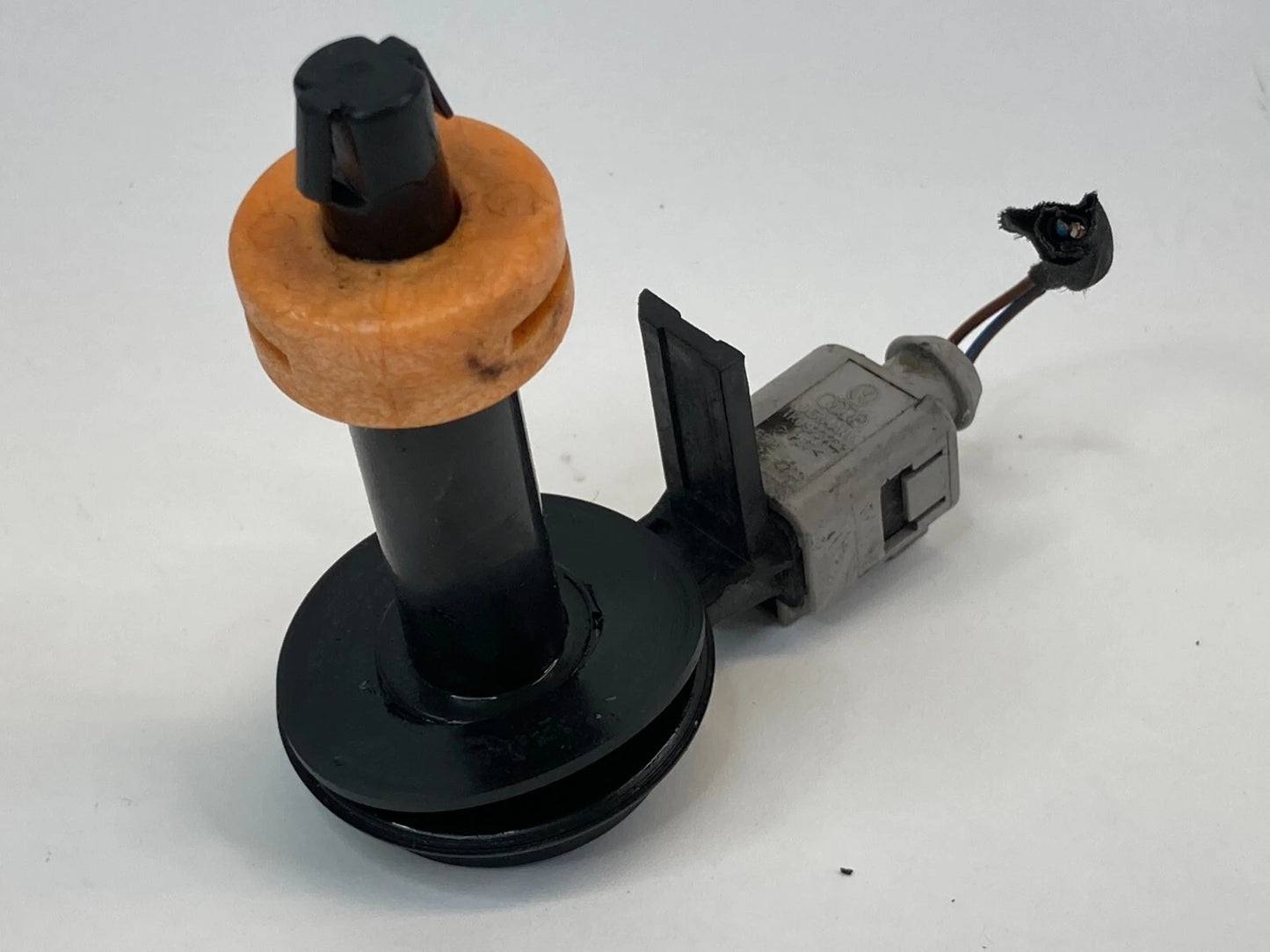 2006-2013 AUDI A3 HATCHBACK 2.0L BRAKE MASTER CYLINDER RESERVOIR CAP 1K0973702