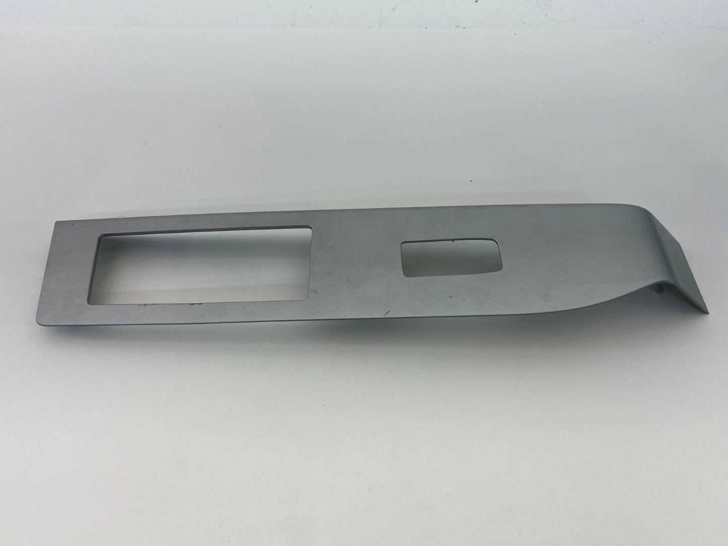 2007-2010 JEEP PATRIOT COMPASS REAR RIGHT SIDE WINDOW SWITCH BEZEL TRIM PANEL