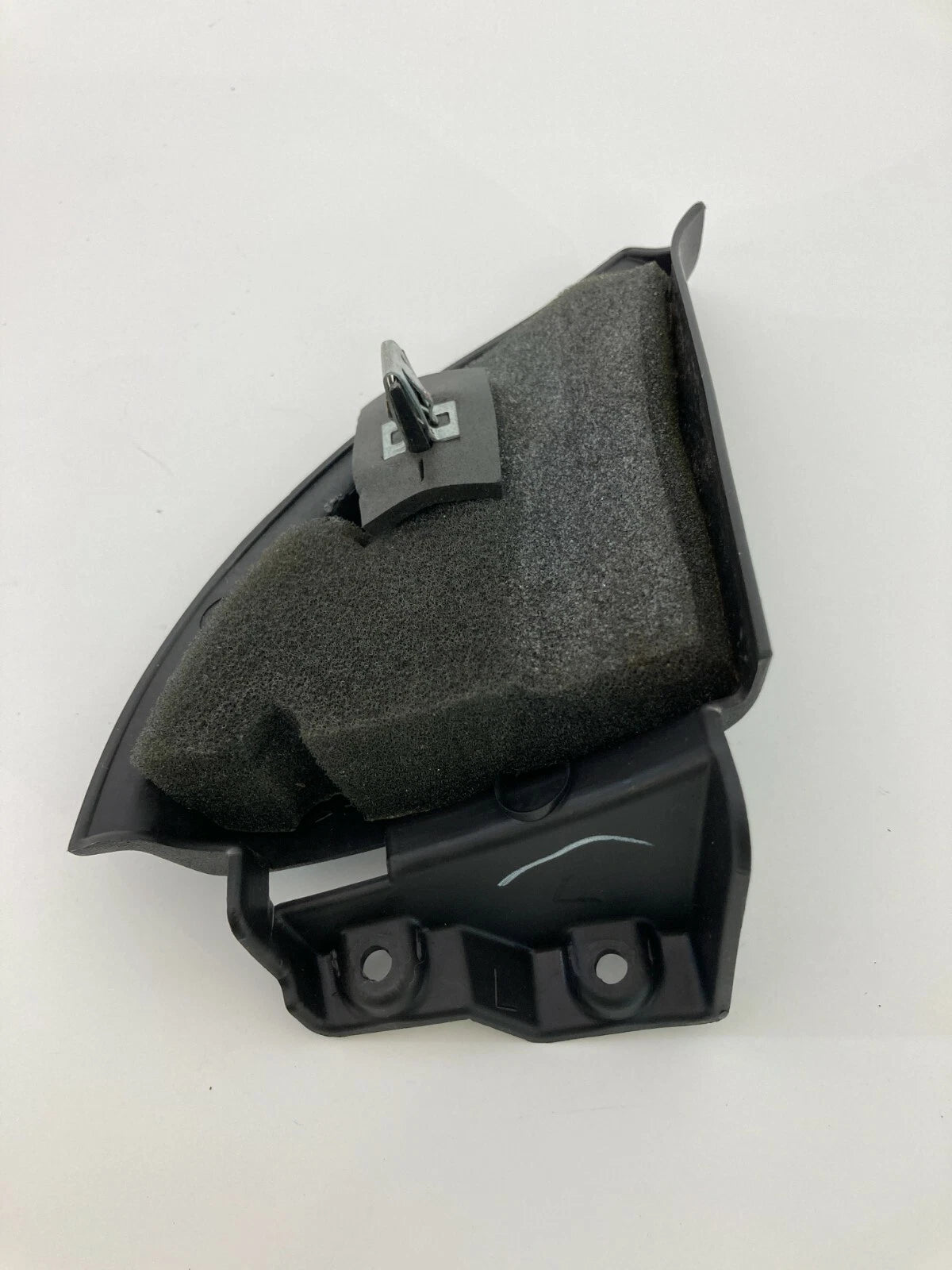 09-12 CHEVY TRAVERSE FRONT LEFT DRIVER DOOR INTERIOR INNER CORNER COVER 25868308