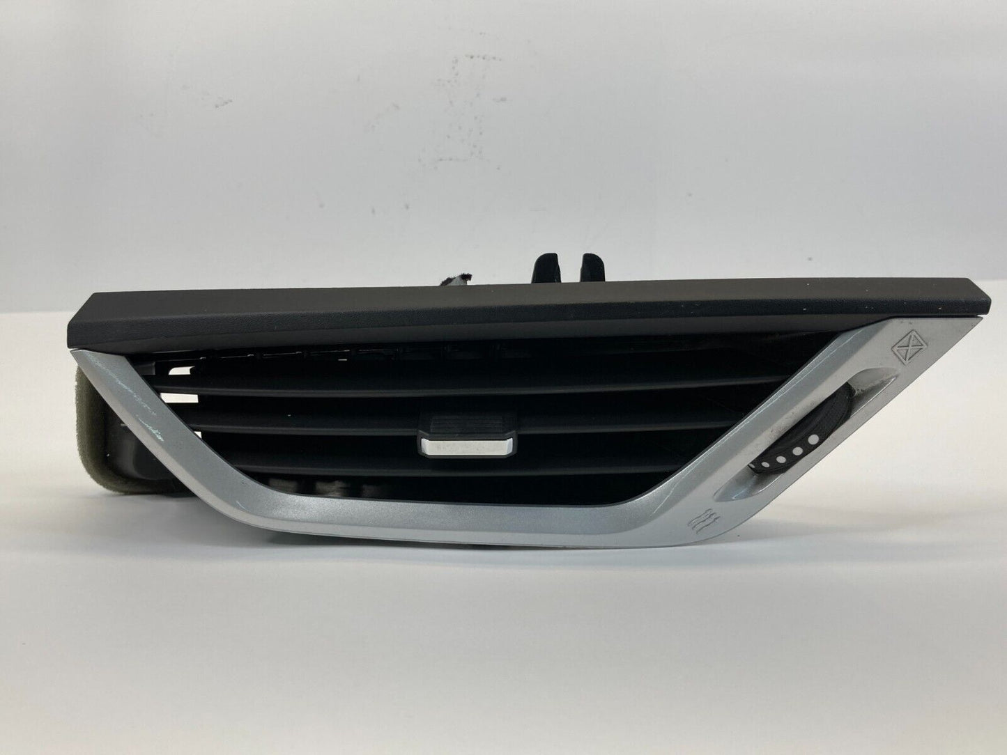 2010-2017 GMC Terrain Front Dash Left Side Center Air Vent Grille 22880741 OEM