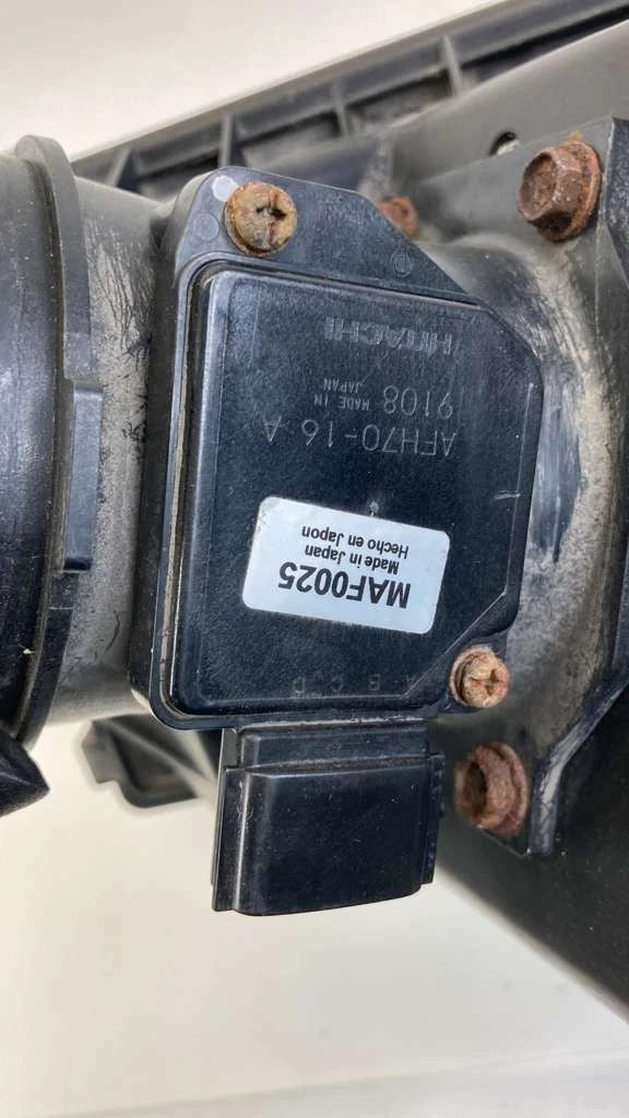 99-04 NISSAN XTERRA FRONTIER 3.3L UPPER AIR FILTER HOUSING BOX COVER MAF SENSOR