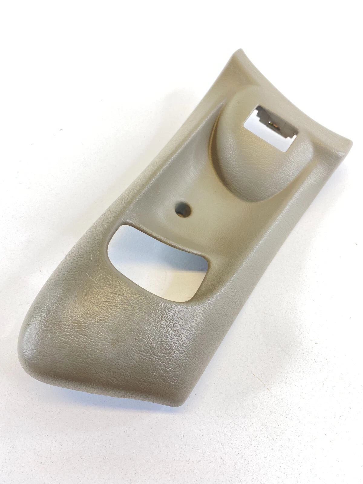 2004-2007 CHEVROLET IMPALA FRONT LEFT INNER DOOR HANDLE SWITCH BEZEL 10345564