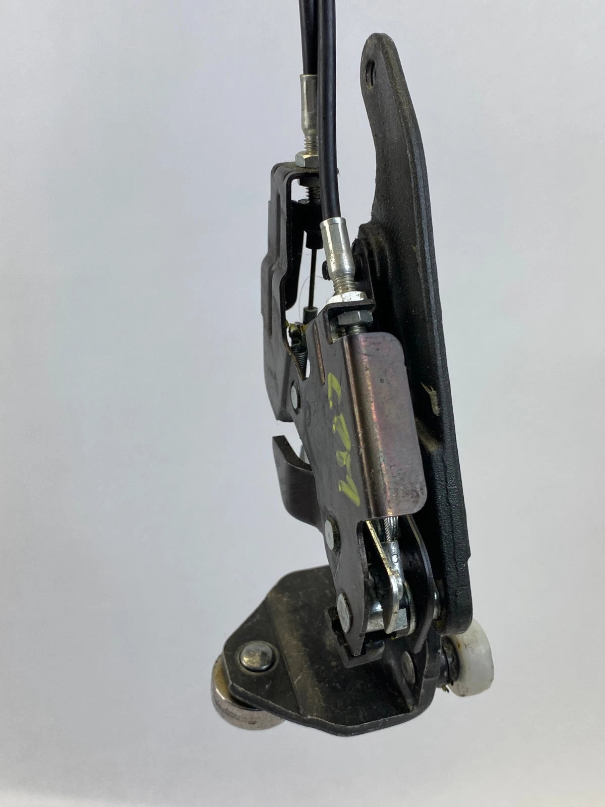 2005 06 07 08 09 2010 HONDA ODYSSEY REAR RIGHT SIDE SLIDING DOOR LOWER ROLLER