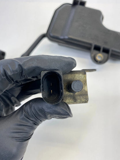 98-06 VOLKSWAGEN BEETLE VACUUM RESERVOIR TANK W/ SENSOR VALVE 06A-131-541 OEM