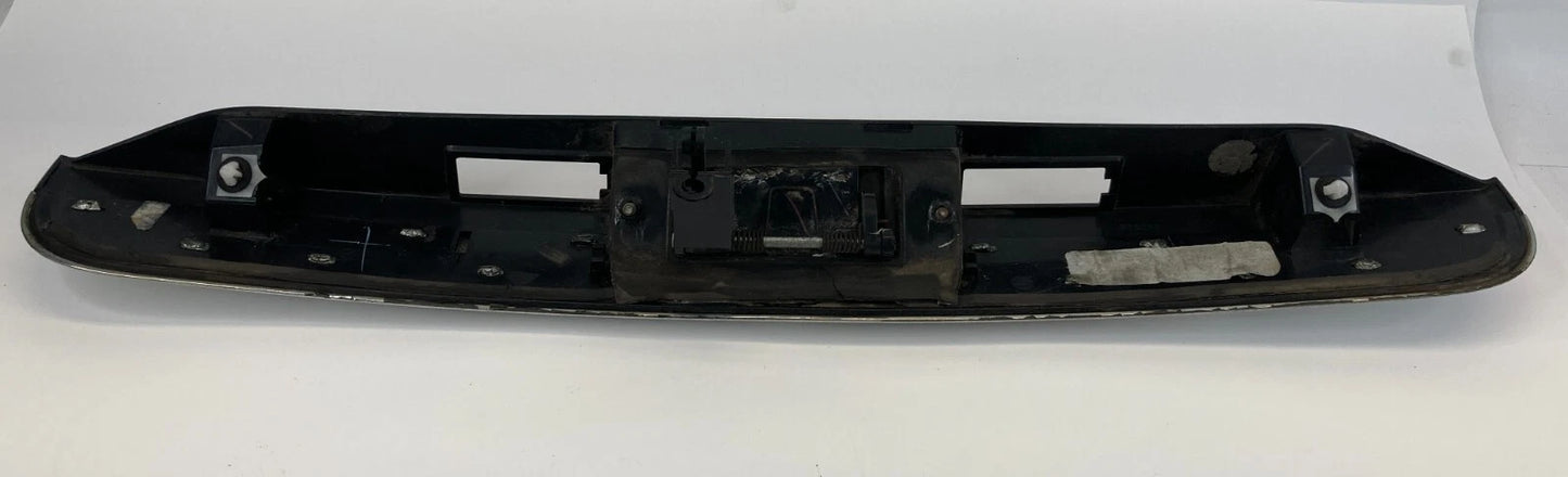 08-10 CHRYSLER TOWN & COUNTRY REAR LIFTGATE TAILGATE TRIM PANEL MOLDING CHROME