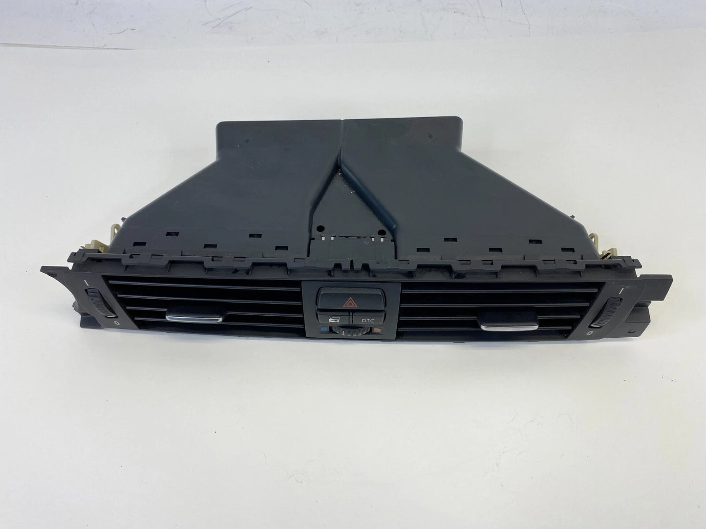 2006 BMW 330XI DASH CENTER DUCT AC AIR VENT GRILLE W/ HAZARD SWITCH 64229130458