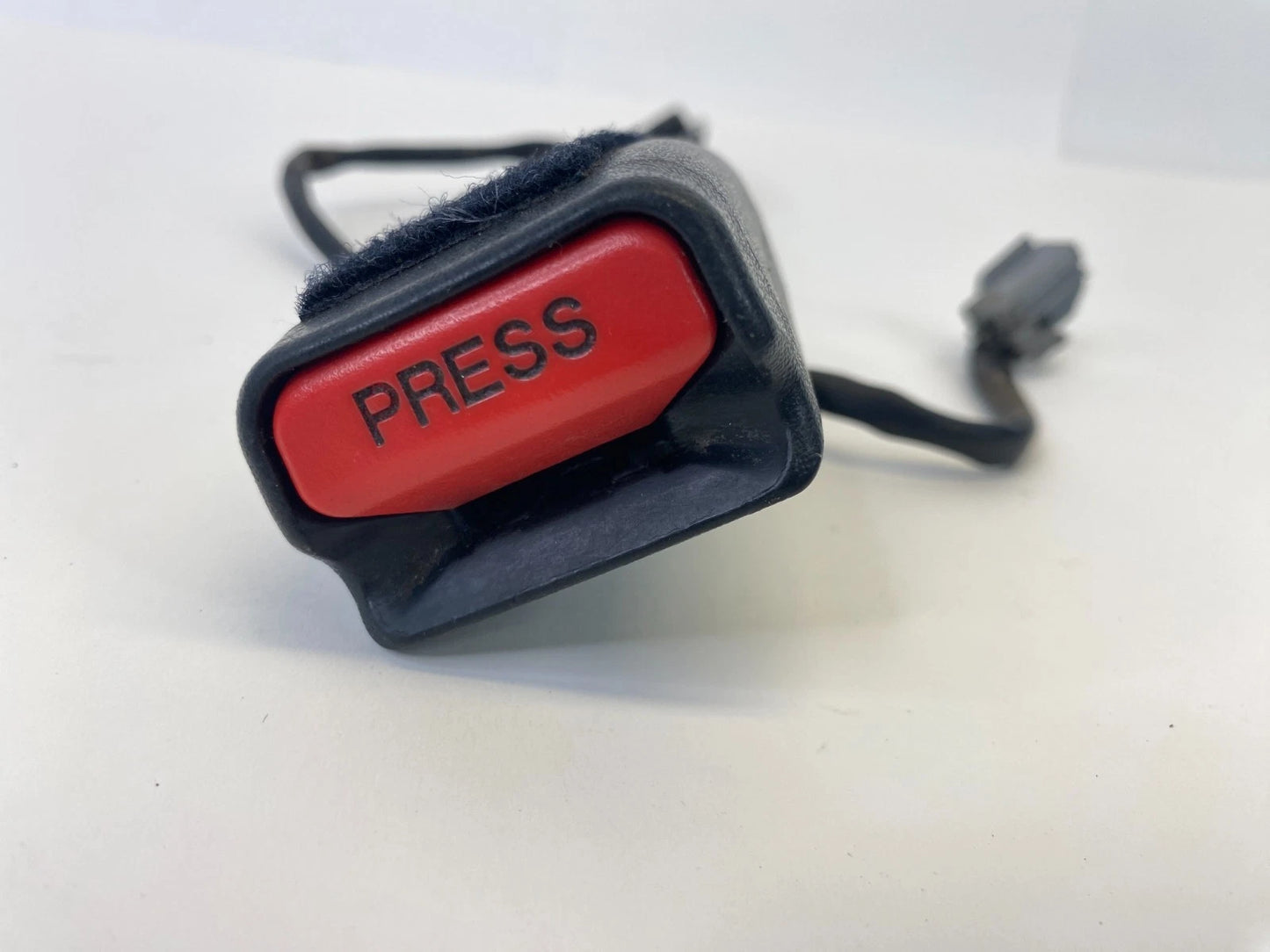 2013 13 DODGE DART FRONT LEFT DRIVER SIDE SEAT BELT BUCKLE ASSY 1SU82DX9 OEM