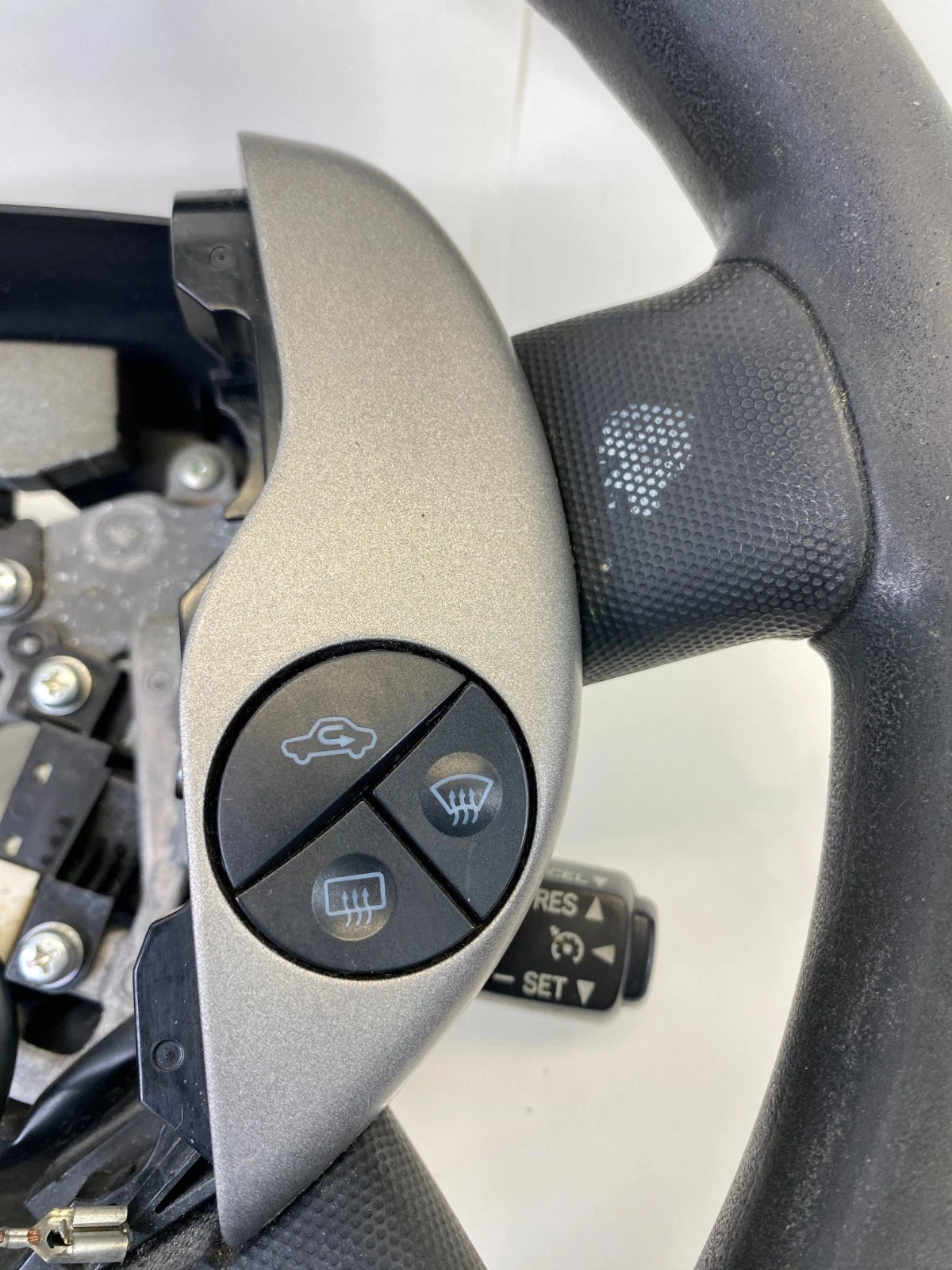 2004-2009 TOYOTA PRIUS STEERING WHEEL W/ AUDIO & CRUISE CONTROL SWITCHES OEM