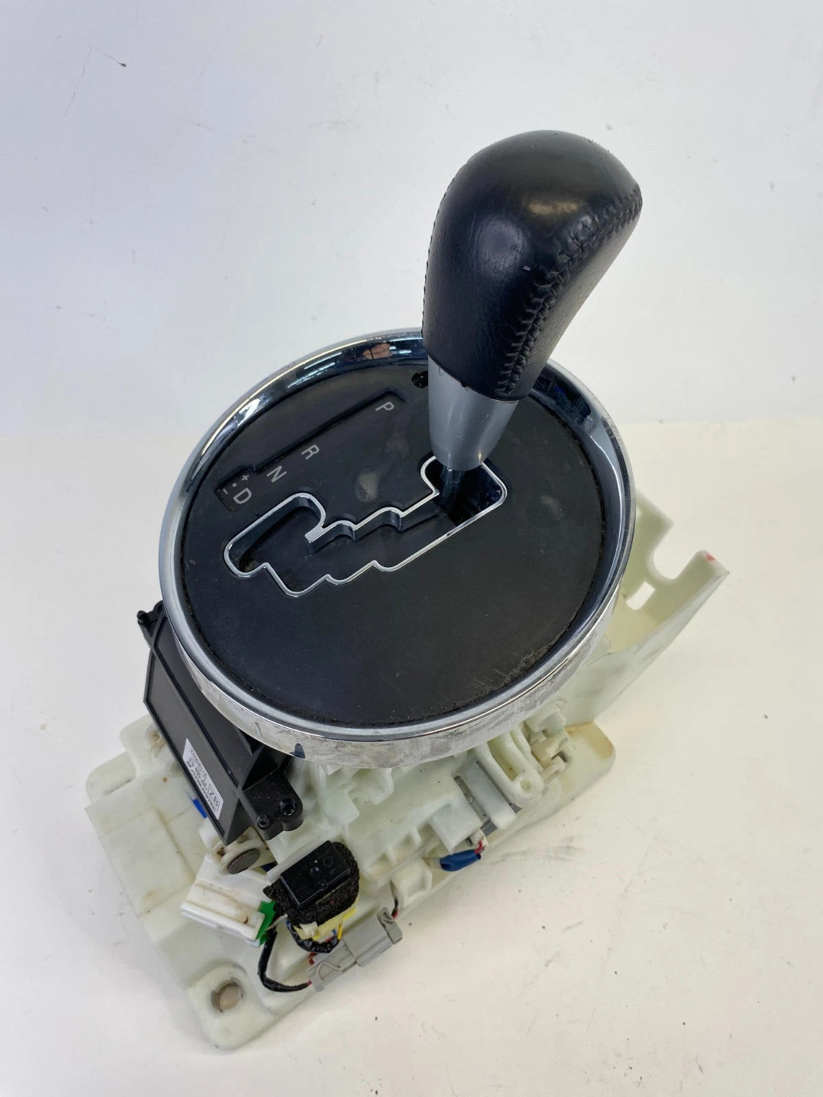 2011-2017 Outlander Sport Automatic Transmission Gear Shifter Selector 2400A118