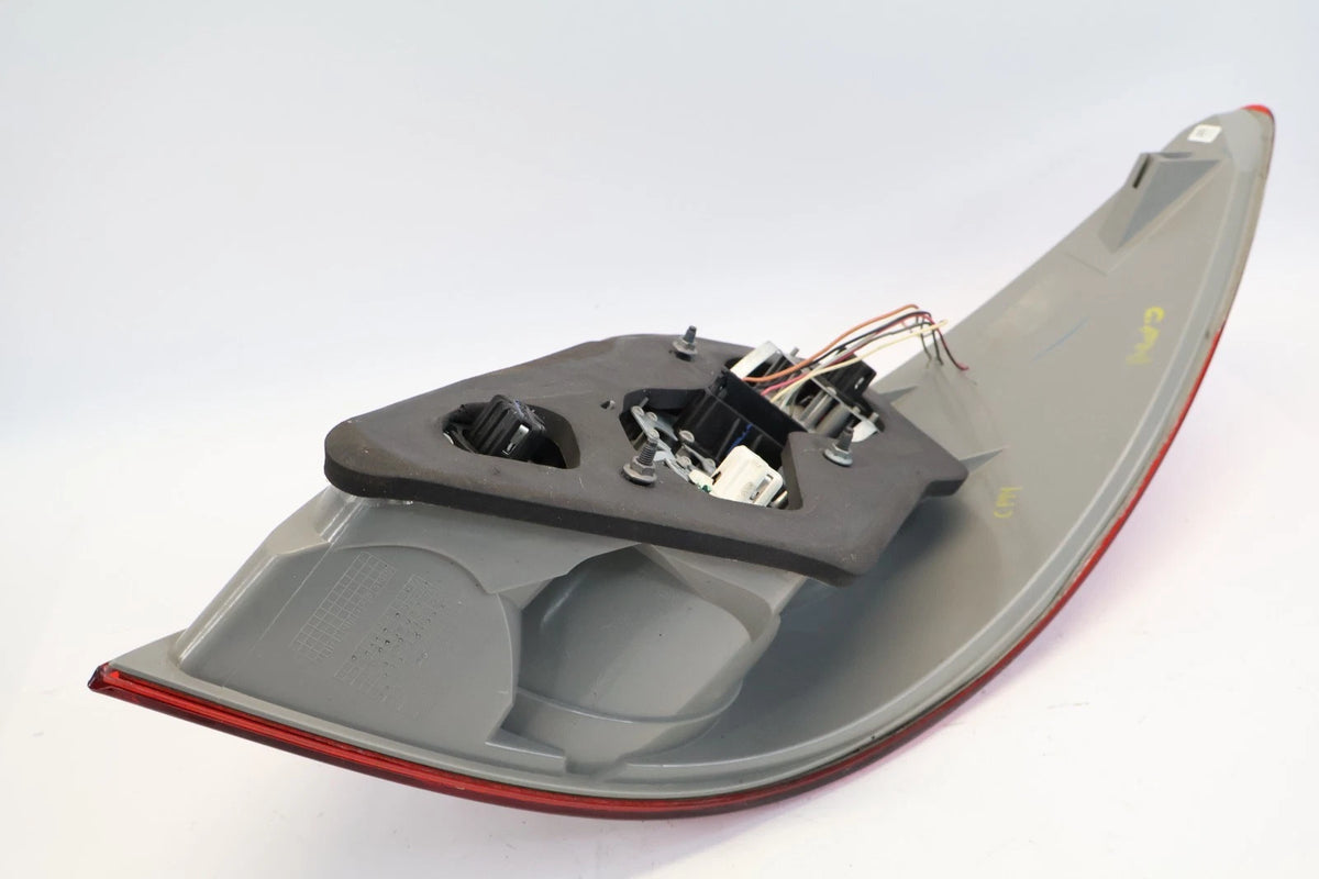 2006-2010 MERCEDES W251 R350 REAR LEFT DRIVER SIDE OUTER TAIL LIGHT TAILLIGHT OE