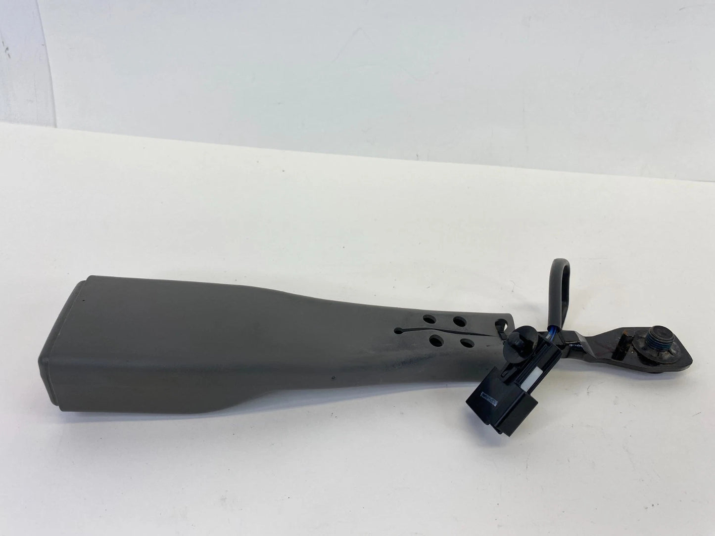 2013-2015 CHEVROLET MALIBU FRONT LEFT DRIVER SIDE SEAT BELT BUCKLE RECEIVER OEM