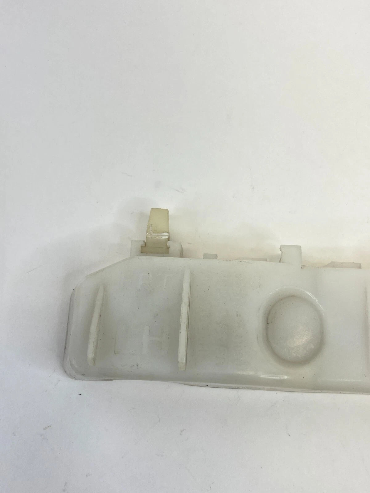 2010-2013 KIA FORTE FRONT LEFT BUMPER BRACKET MOUNT RETAINER 86513-1M000 OEM